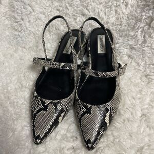 Steve Madden Black & Beige synthetic Snake Print flats sandals SZ9.5